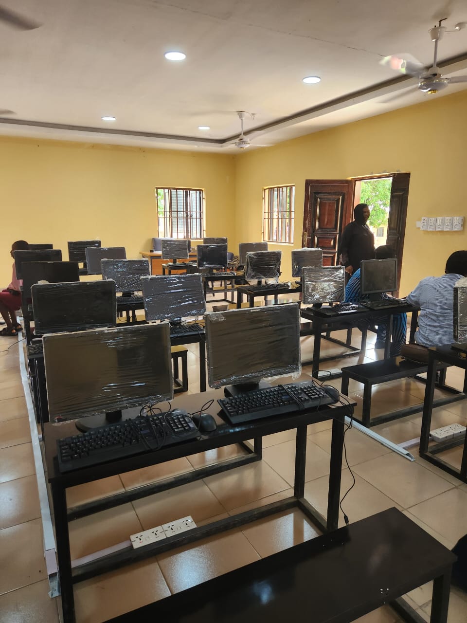Read more about the article 20 Capacity WAEC standard ICT Lab in Government Secondary School Mabushi. Abuja, FCT